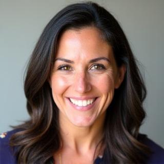 Sarah Martinez, Registered Nutritionist and Wellness Coach at Apex Fitness